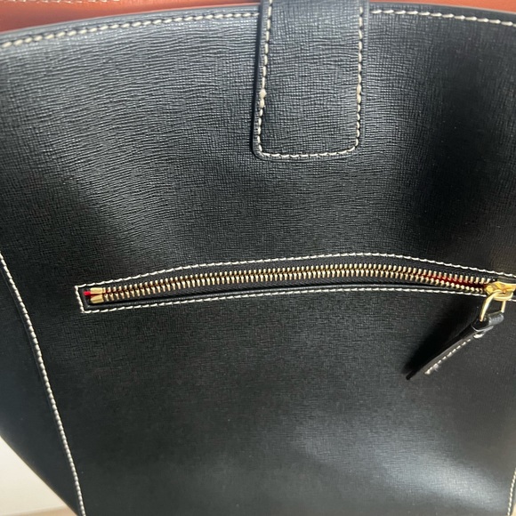 New! Dooney and Bourke black bag with red lining, - Picture 3 of 5